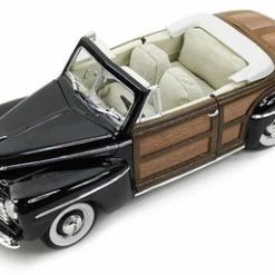 Lucky Road Signature 1946 Ford Sportsman Convertible W/Removable Bonnet, Black - Road Signature 20048 - 1/18 Diecast Car
