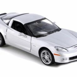 2007 Chevy Corvette Z06 Hard Top, Silver - Welly 22504WSV - 1/24 Scale Diecast Model Toy Car
