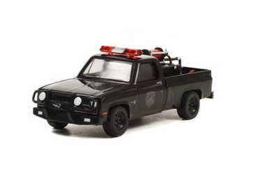 1982 Chevy K20 W/ Fire Equipment, Hose And Tank, Black - Greenlight 28090C - 1/64 Scale Diecast Car