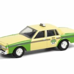 Chicago, Illinois 1987 Chevy Caprice Checker Taxi, Yellow/Green, Greenlight 30233, 1/64 Diecast Car