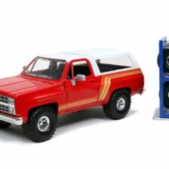 ModelToyCars 1980 Chevy Blazer With Extra Wheels, Red And White - Jada Toys 32308/4 - 1/24 Scale Diecast Car