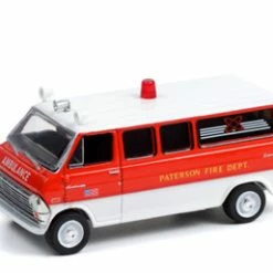 1970 Ford Econoline Bus, Red With White - Greenlight 67020A/48 - 1/64 Scale Diecast Model Toy Car