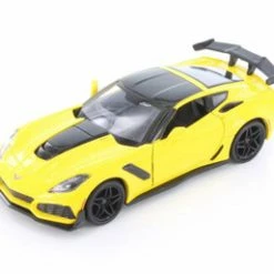 2019 Chevy Corvette ZR1 Hardtop, Yellow - Showcasts 79356/16D - 1/24 Scale Diecast Model Toy Car