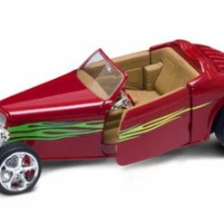 Lucky Road Signature 1933 Ford Convertible, Red - Road Signature 92838 - 1/18 Scale Diecast Model Toy Car